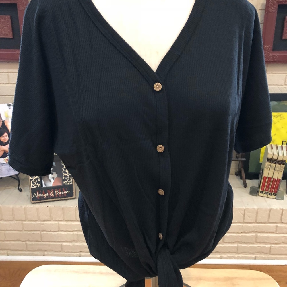 NWOT black button tie top